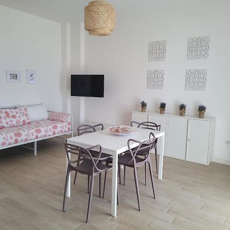 Appartamento Eleni 50M Spiaggia & Shopping Lido Marini Esterno foto