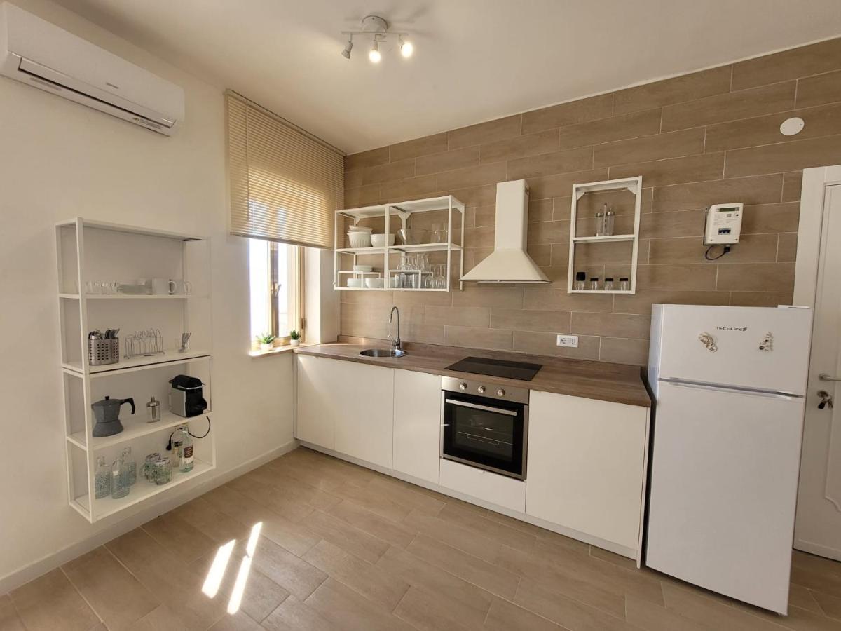 Appartamento Eleni 50M Spiaggia & Shopping Lido Marini Esterno foto