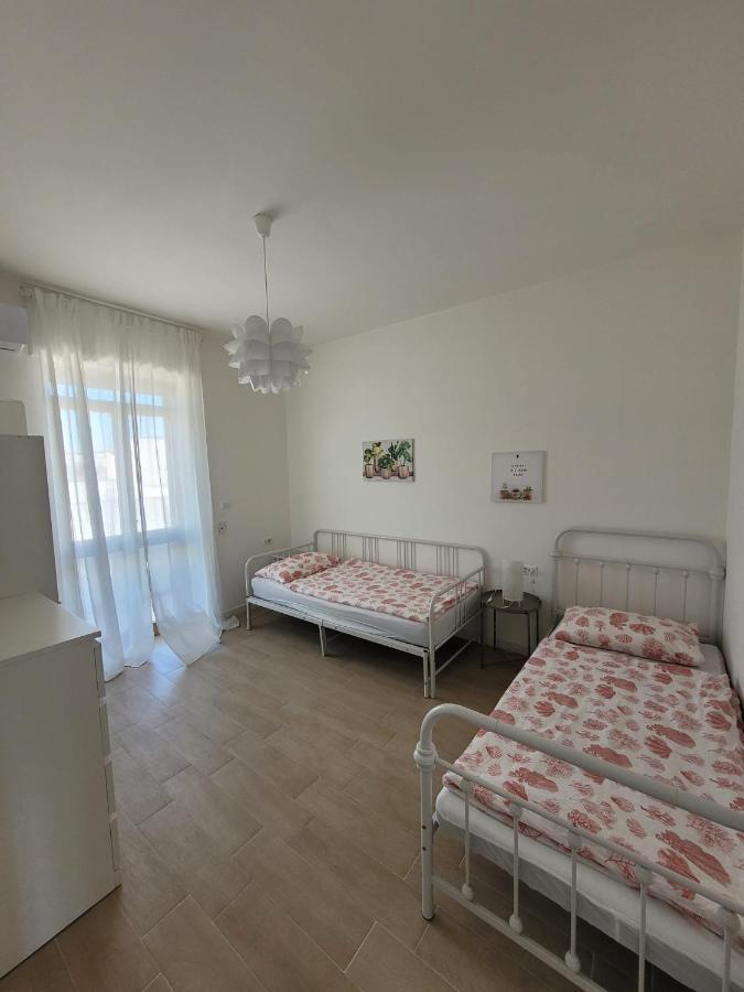 Appartamento Eleni 50M Spiaggia & Shopping Lido Marini Esterno foto